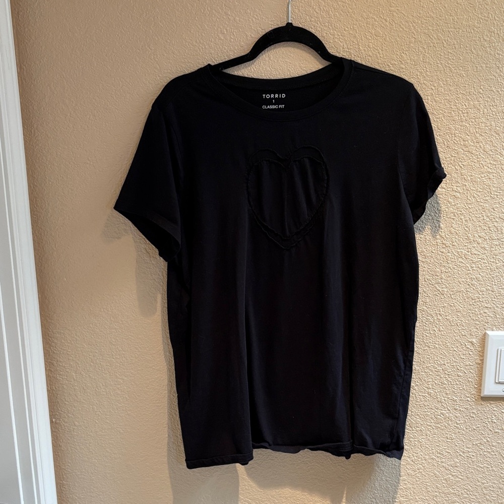 🧨 2/$10 /Torrid Black Short Sleeve Tee with Heart Detail